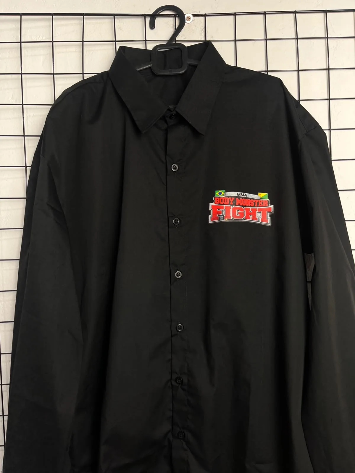 Camisa social preta Body Monster Fight personalizada no peito