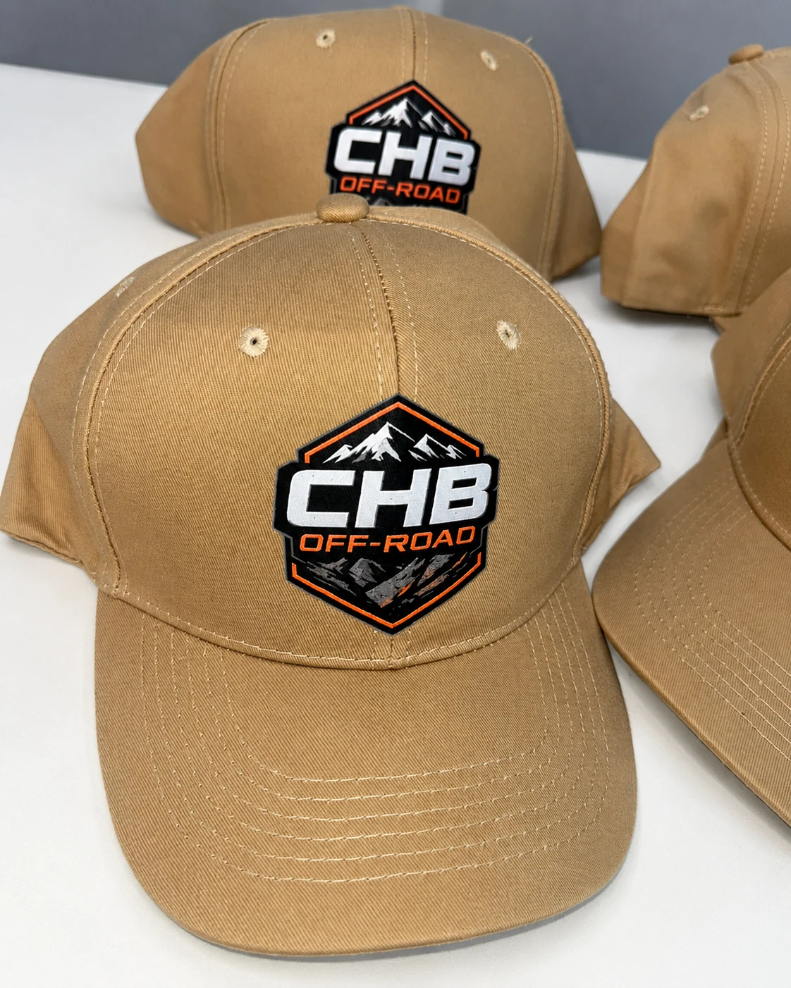 Foto real tratada de boné CHB Off-Road personalizado