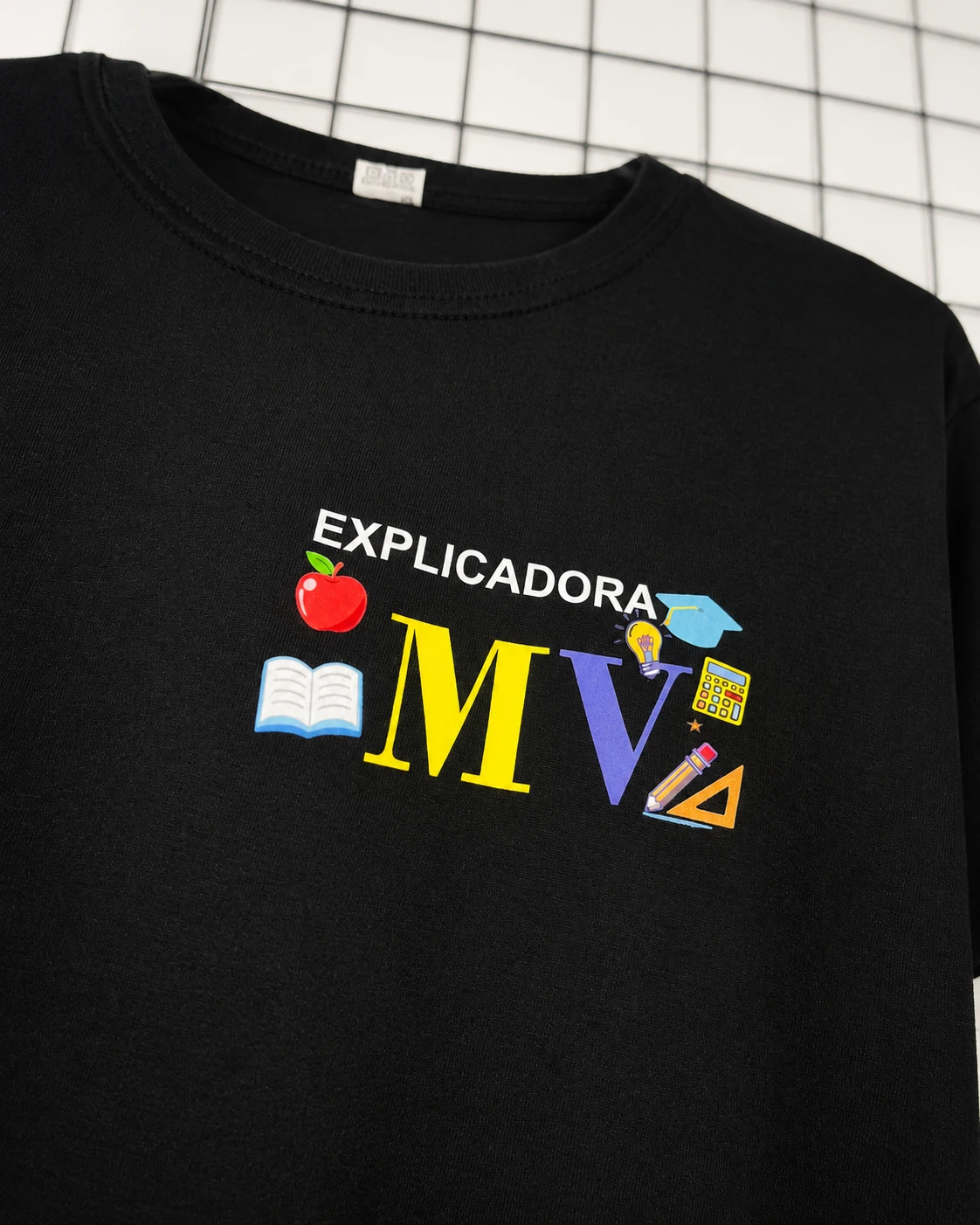 Foto real tratada de camiseta Explicadora MVA